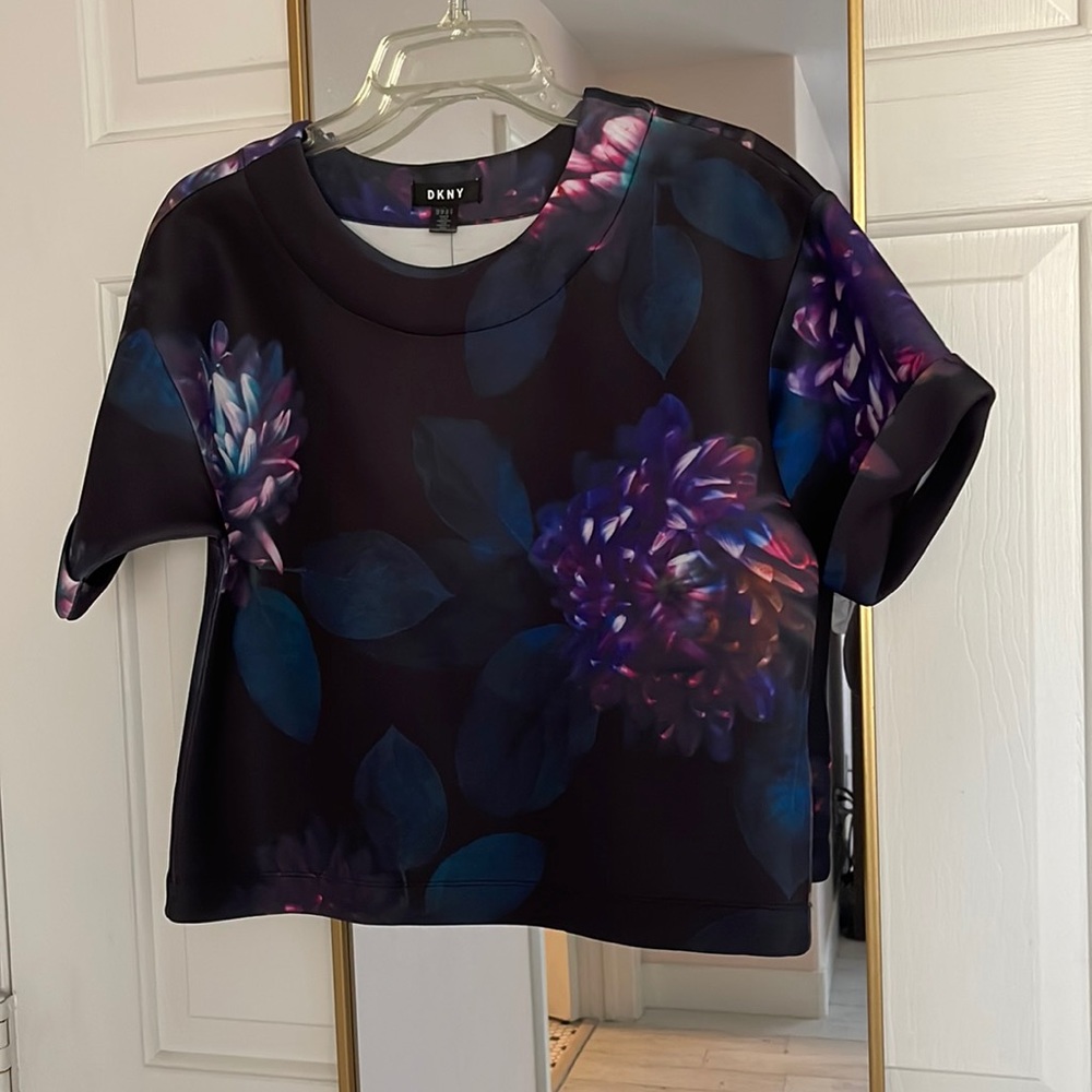 Unique DKNY XS blouse. It’s brand new with tags.